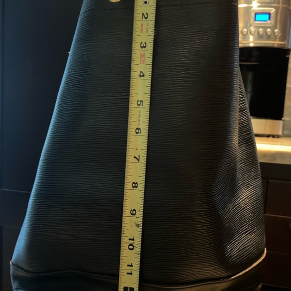 Authentic Louis Vuitton black Epi  bucket bag - Picture 7 of 15